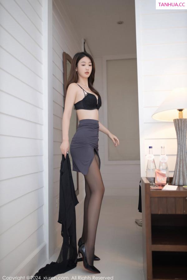 唐安琪  [XiuRen]高清写真图 2024.01.29 No.8034 唐安琪 黑丝美腿第13张图片